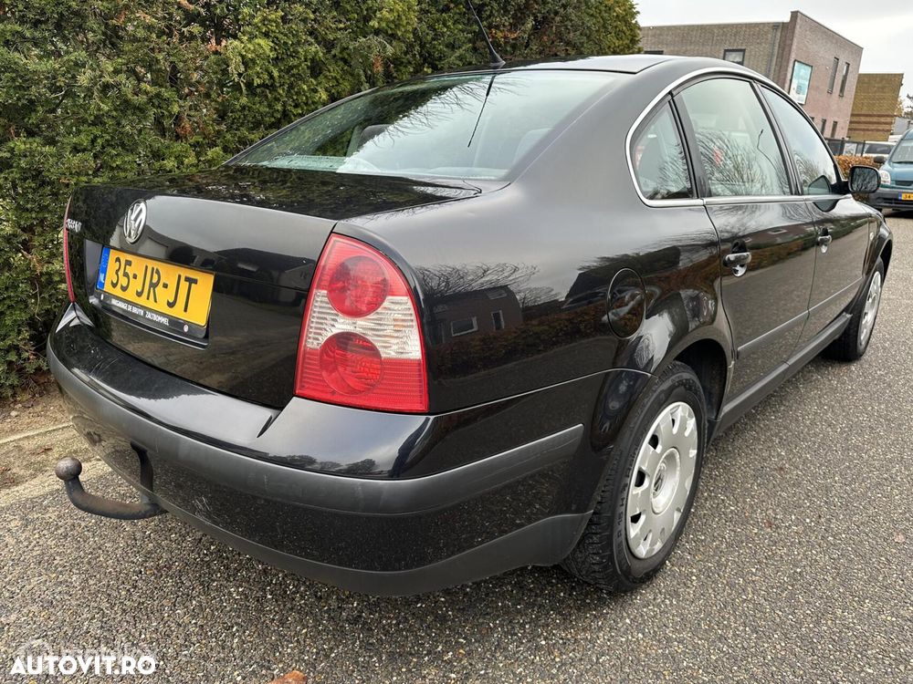 Volkswagen Passat 1.6 Comfortline Family - 6