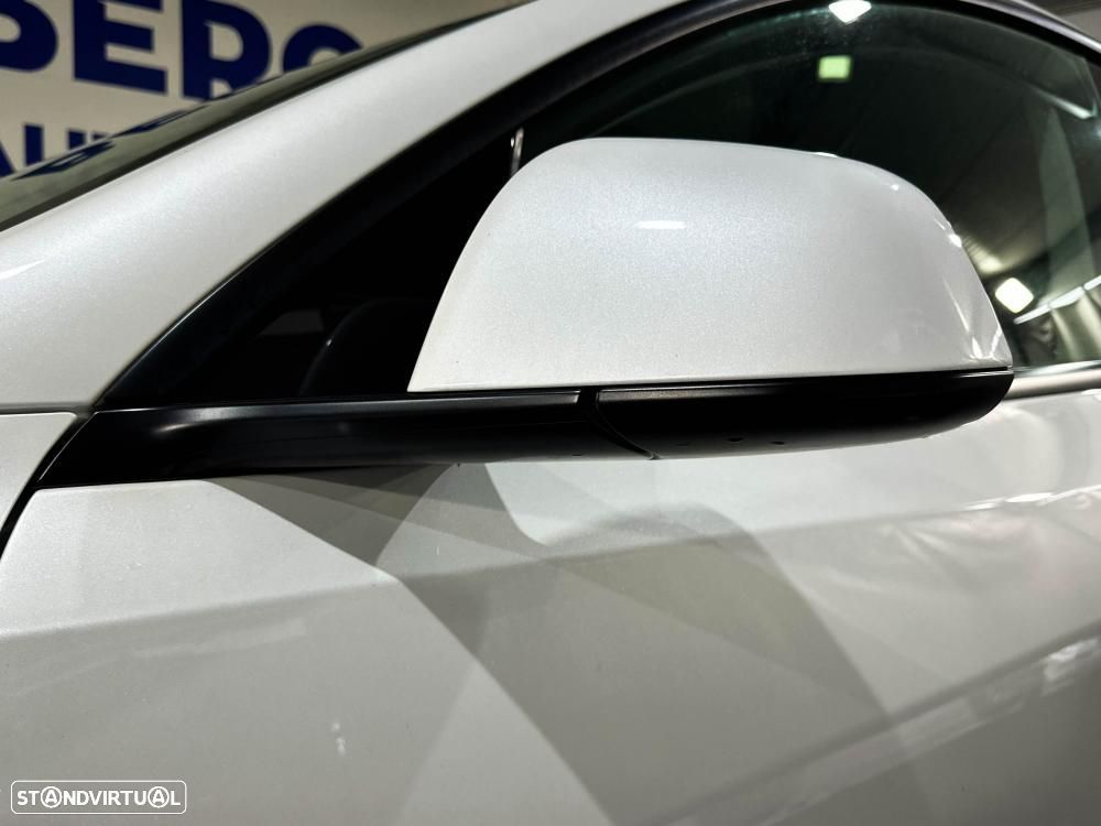Tesla Model Y Performance Dual Motor AWD - 16