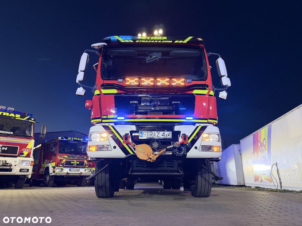 MAN TGM 18.340 4x4 Straż pożarna pojazd pożarniczy wóz strażacki MAN TGM 18.340 4x4 średni terenowy- uterenowiony 4x4 CNBOP 3000l wody wyciągarka mechaniczna reduktor blokady przedniego i tylnego mostu, maszt oświetleniowy - 3