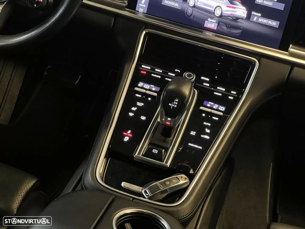 Porsche Panamera Sport Turismo 4 E-Hybrid - 23