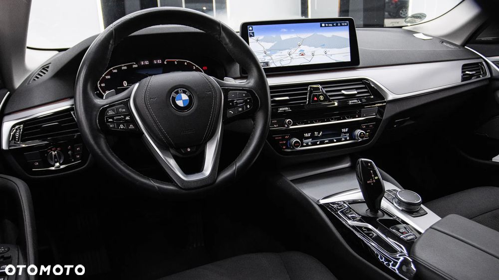 BMW Seria 5 520d xDrive mHEV - 16