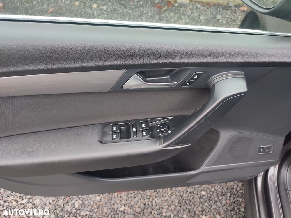 Volkswagen Passat - 11
