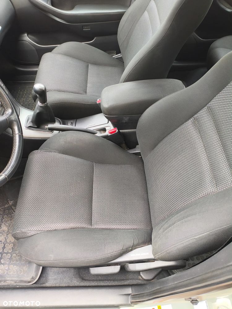 Toyota Avensis 2.0 VVT-i Sol - 11