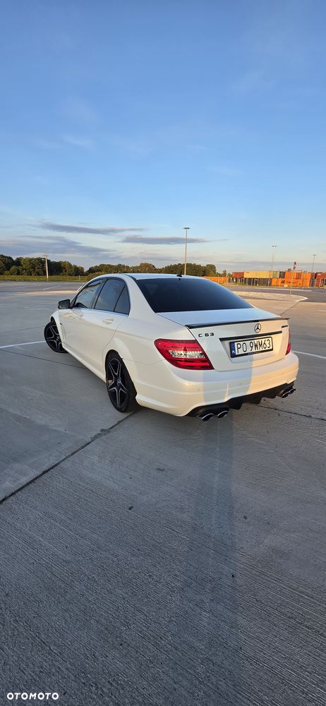 Mercedes-Benz Klasa C 63 AMG - 16