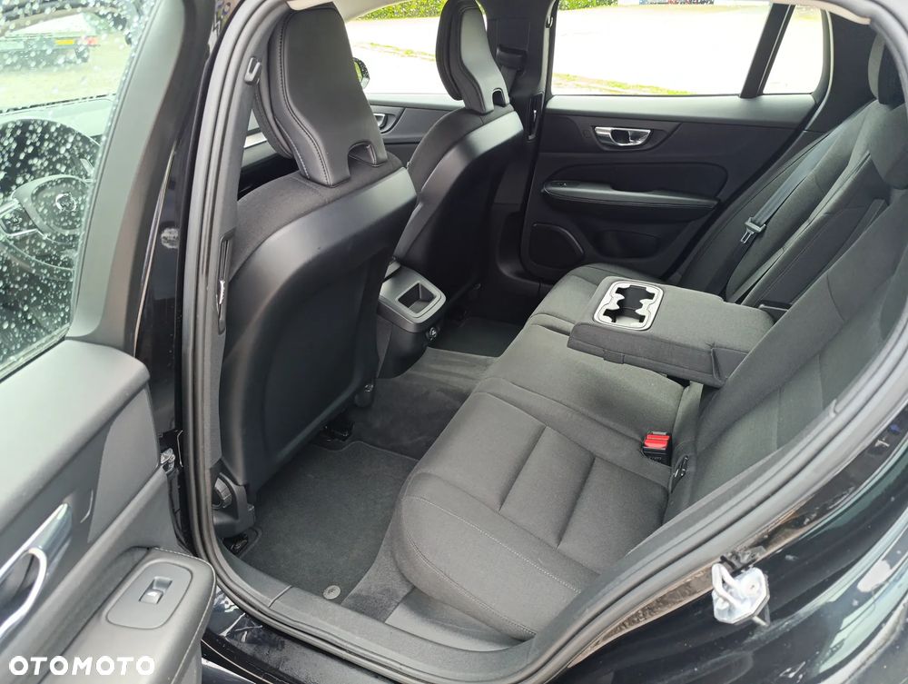 Volvo V60 D3 Momentum Pro - 17