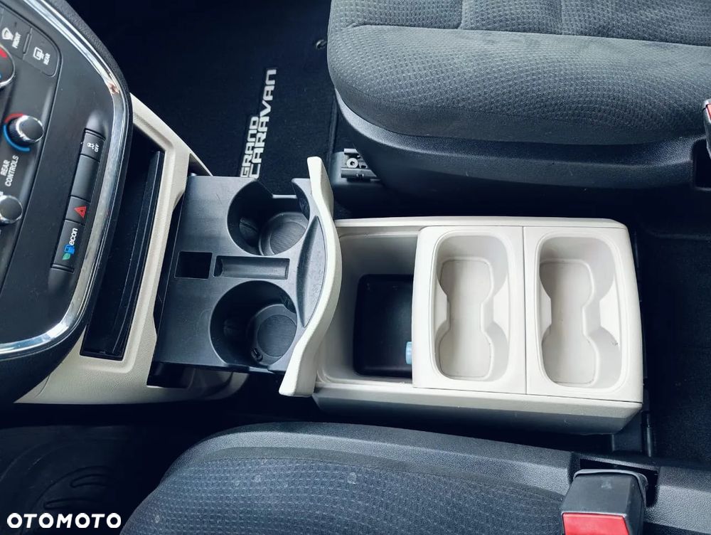 Dodge Grand Caravan - 17