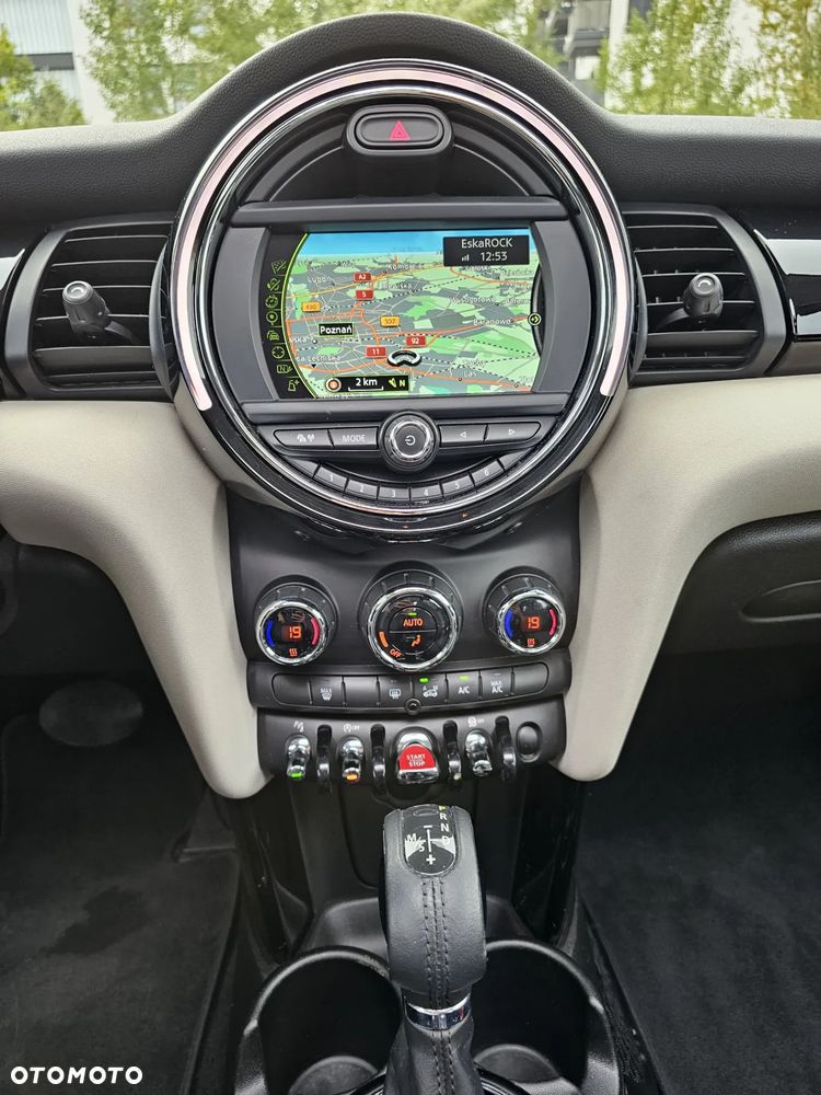 MINI Cooper Standard - 30