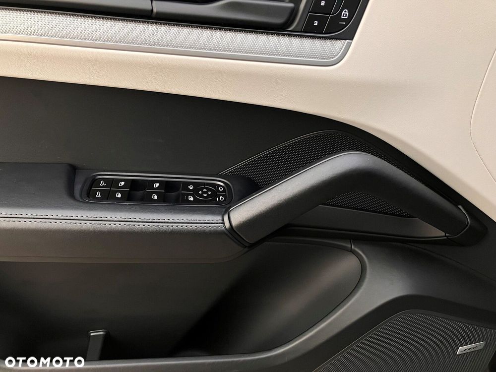 Porsche Cayenne - 24