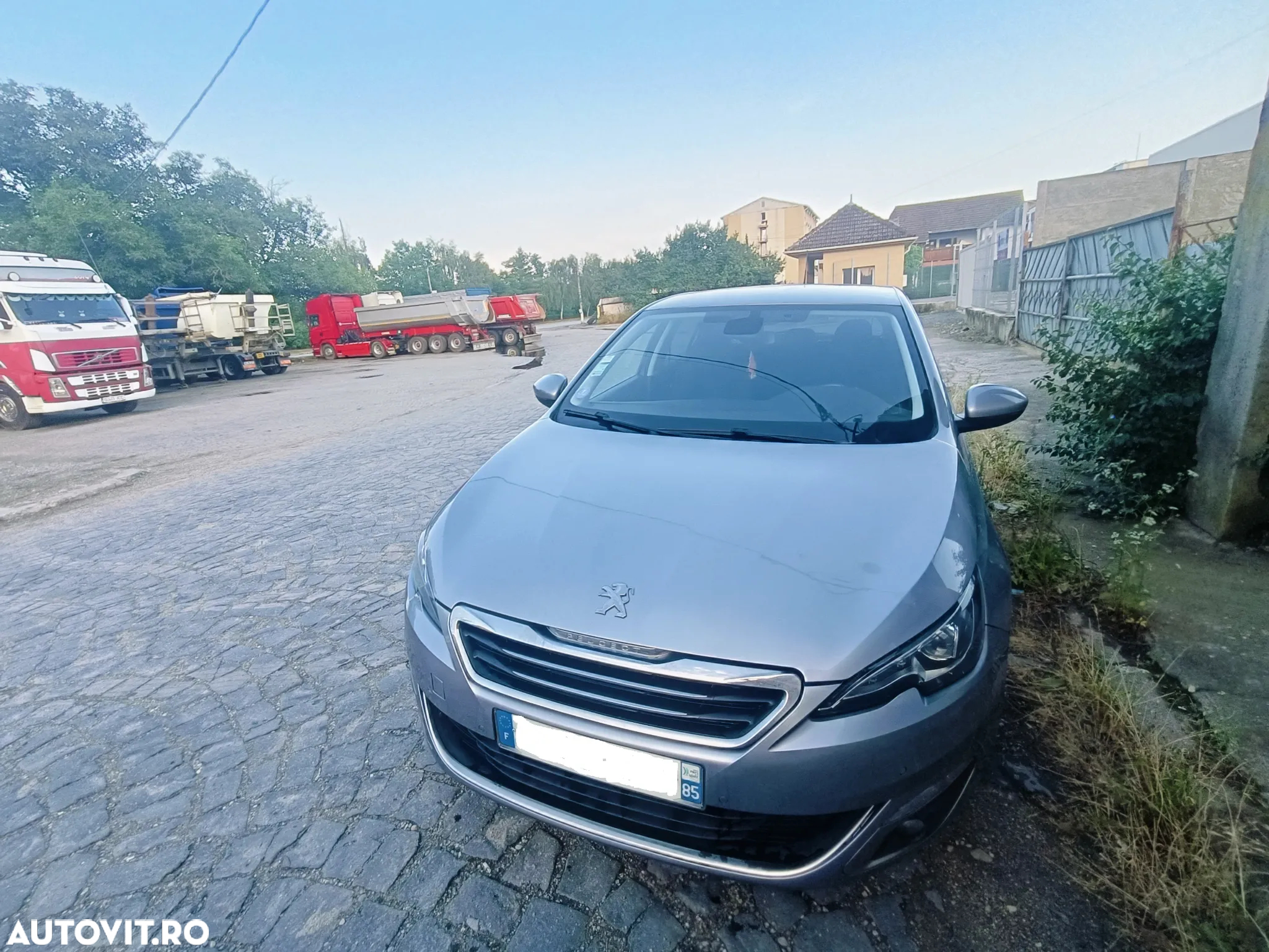 Peugeot 308 1.2 L PureTech Turbo Allure - 3