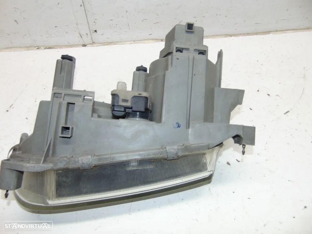 Alfa Romeo 146 farol - 4