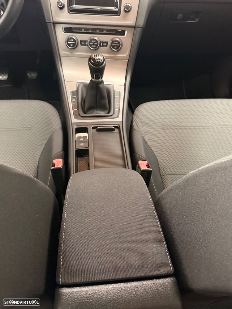 VW Golf 1.6 TDi BlueMotion Confortline - 42