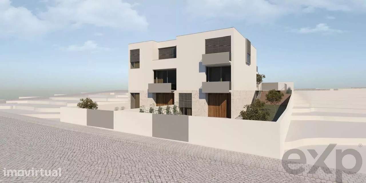 Versatilidade e Conforto em Santa Marta – T3 com 295m² e Potencial de - Grande imagem: 5/17
