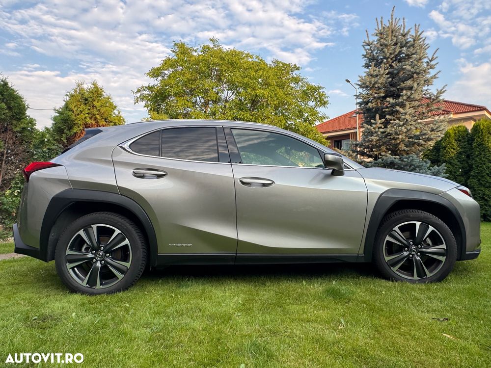 Lexus UX - 2