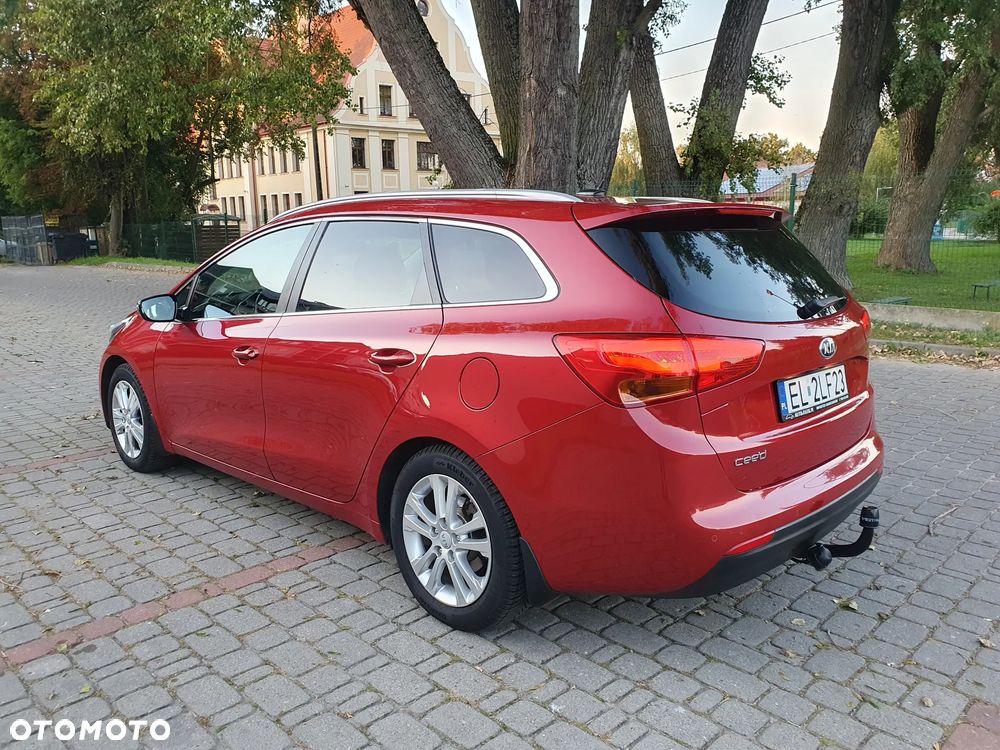 Kia Ceed 1.6 GDI SW Dream Team Edition - 2