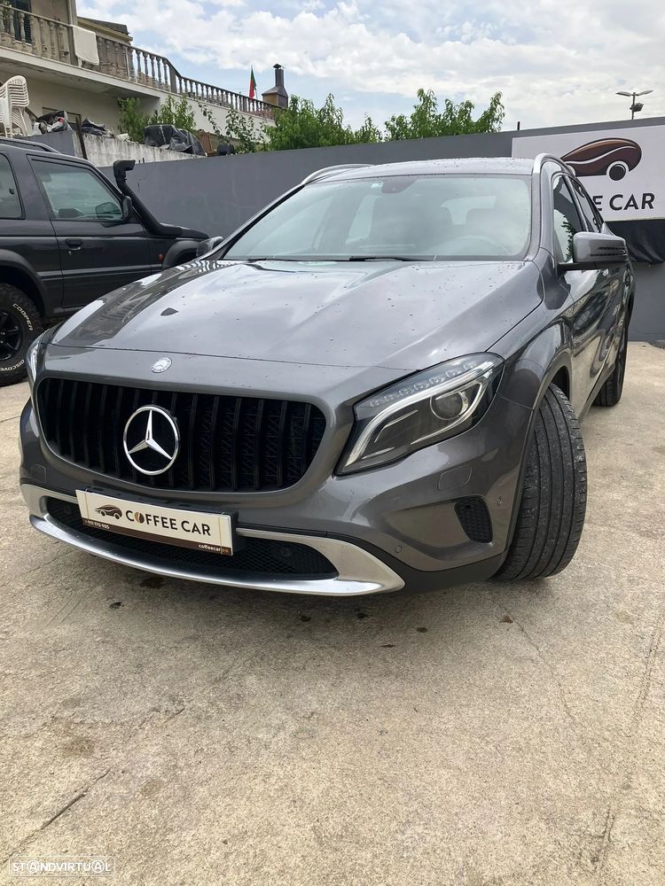 Mercedes-Benz GLA 200 - 4