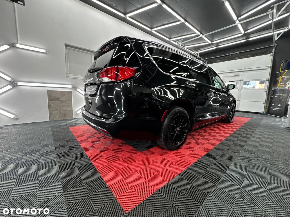 Chrysler Pacifica - 5