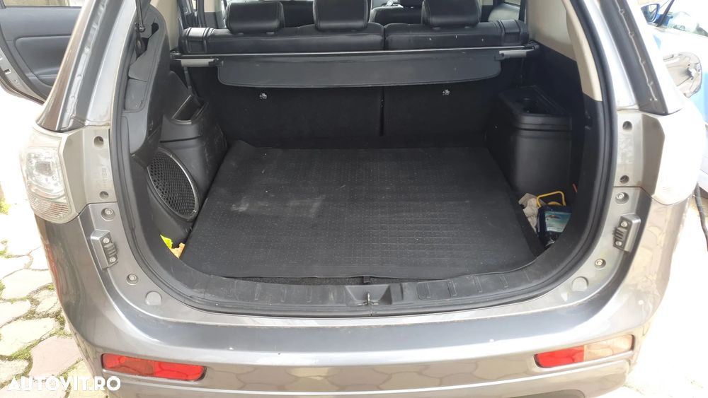 Mitsubishi Outlander 2.0 Litre DOHC MIVEC 4WD Instyle Navi - 10