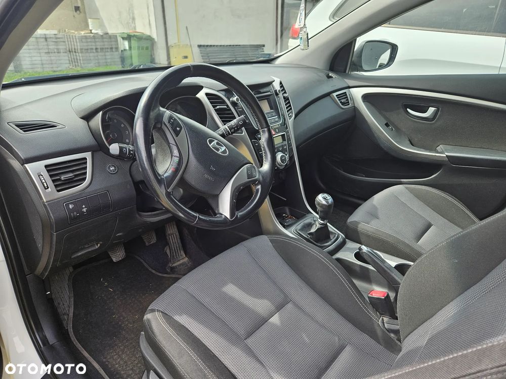 Hyundai i30 1.4 Classic + - 10