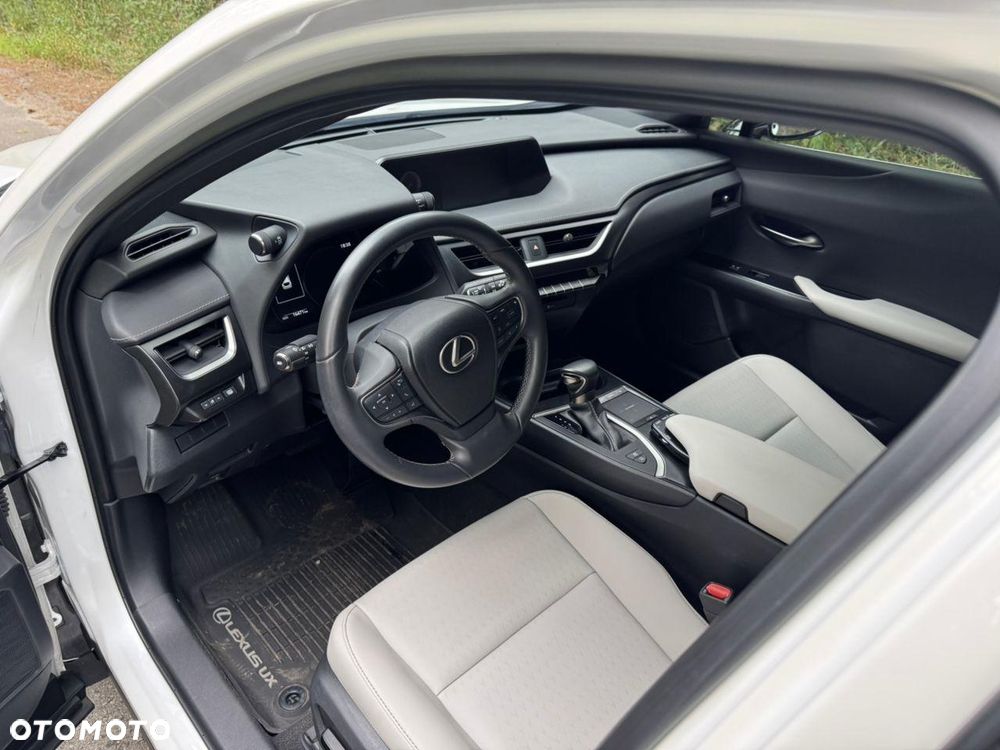 Lexus UX - 7