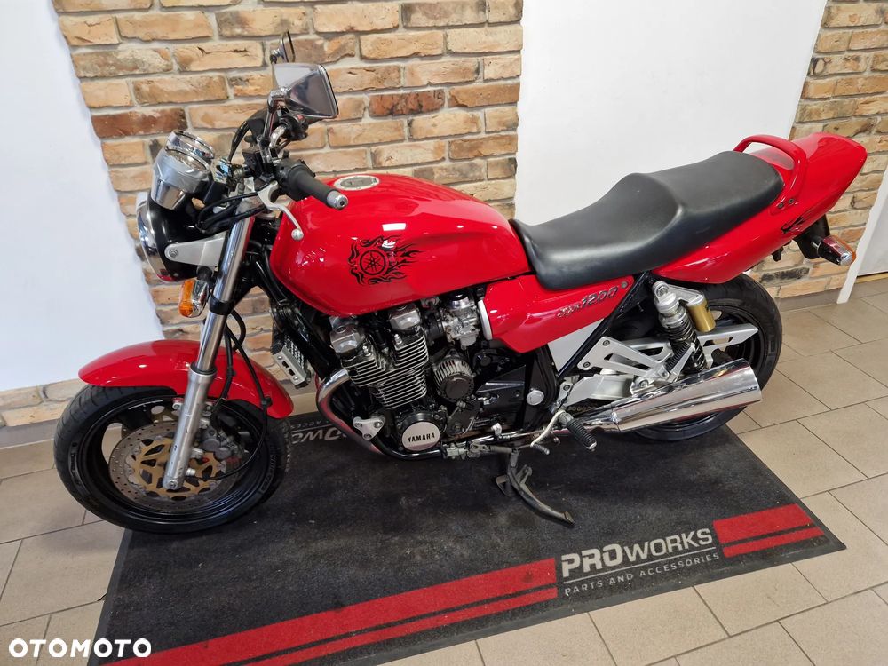 Yamaha XJR - 6