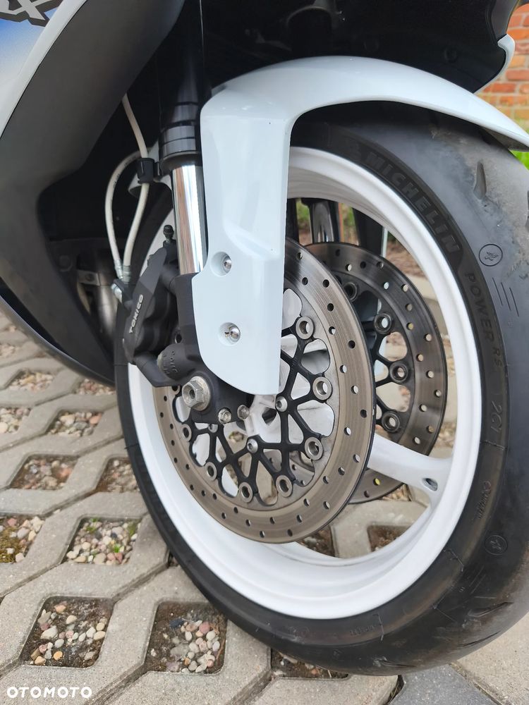 Suzuki GSX-R - 10