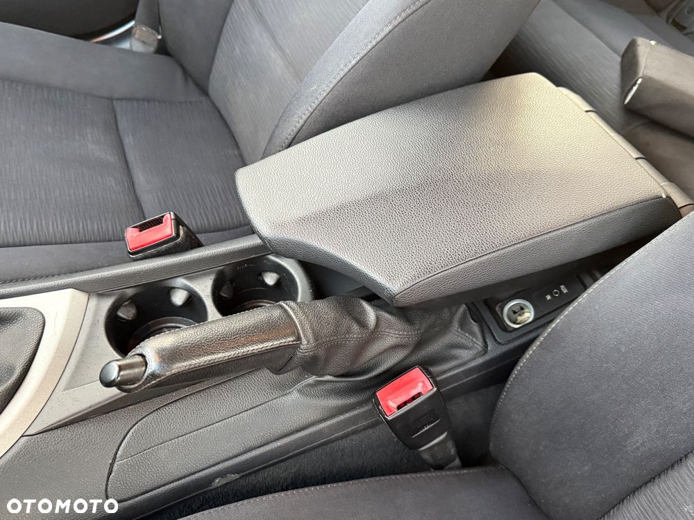 BMW Seria 1 118d DPF - 16