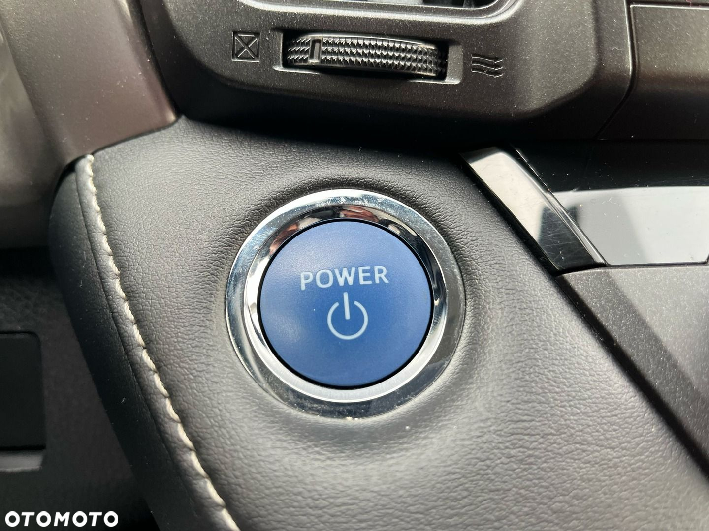 Toyota RAV4 Hybrid Premium 4x4 - 33