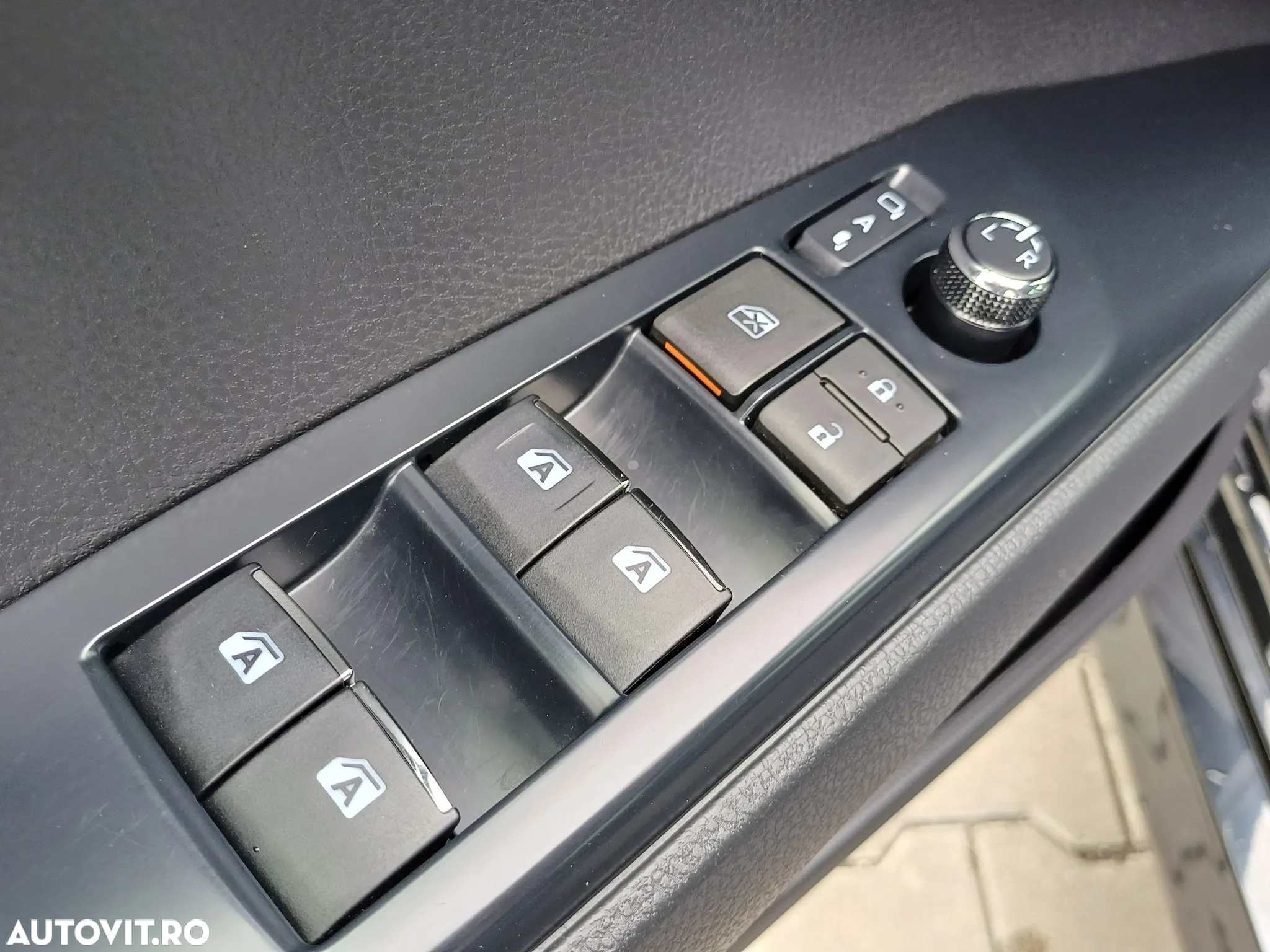 Toyota Camry 2.5 Hybrid Business - 16