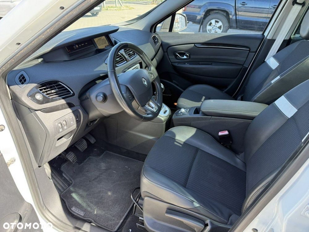 Renault Scenic 1.6 dCi Bose - 17