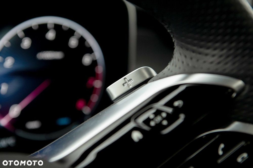 Mercedes-Benz GLC - 24