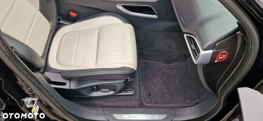 Jaguar F-Pace 20d AWD R-Sport Ingenium Edition - 29