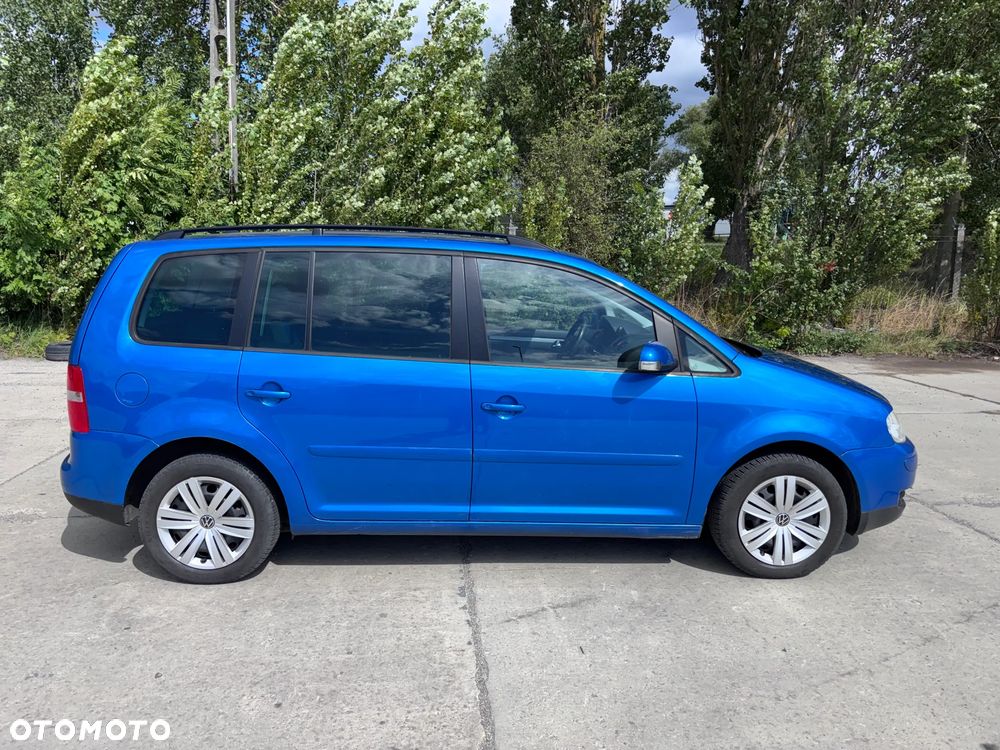Volkswagen Touran 1.6 FSI - 4