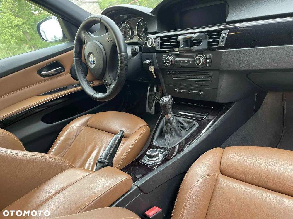 BMW Seria 3 330d xDrive DPF Touring - 12