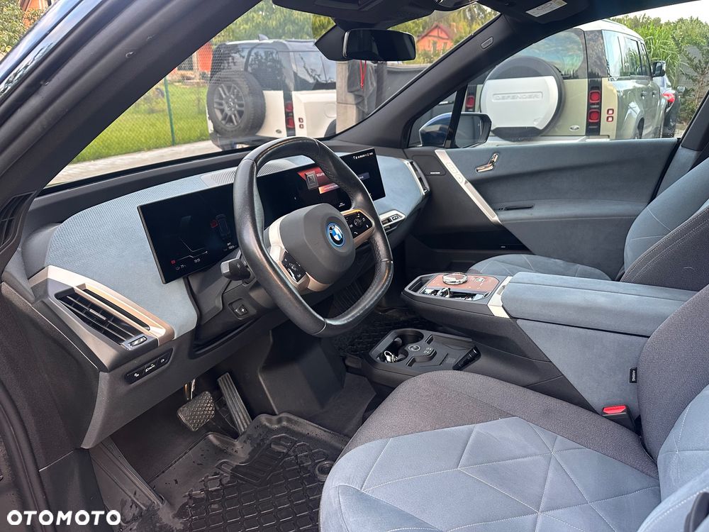 BMW iX xDrive40 76.6kWh Signature - 17