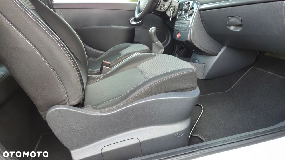 Renault Clio 1.2 16V 75 Collection - 15