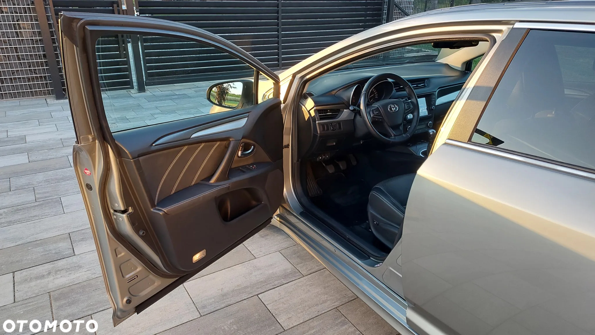 Toyota Avensis - 14