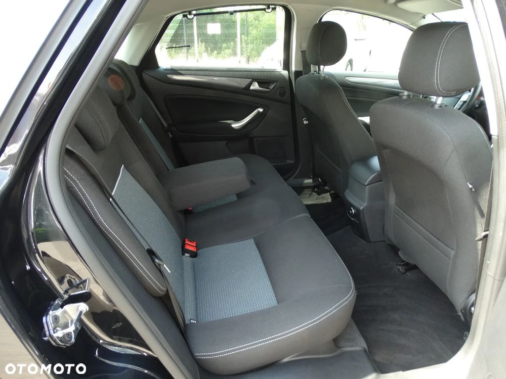 Ford Mondeo 1.6 T Gold X Plus - 21