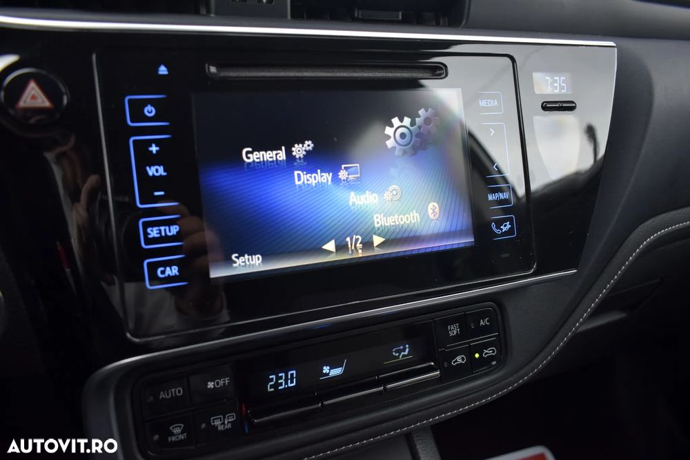 Toyota Auris 1.8 VVT-i Automatik Design Edition - 28