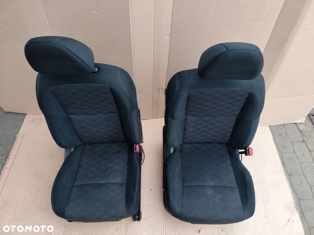 NISSAN QASHQAI J11 FOTEL PRAWY - 2