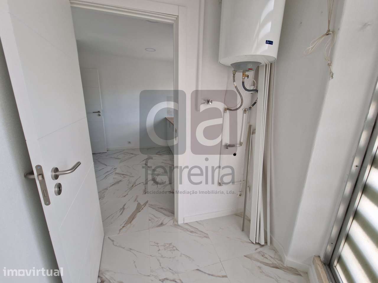 Apartamento T2 todo remodelado junto ao Shopping santarem - Grande imagem: 2/31