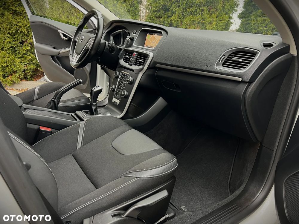 Volvo V40 D2 Momentum - 27