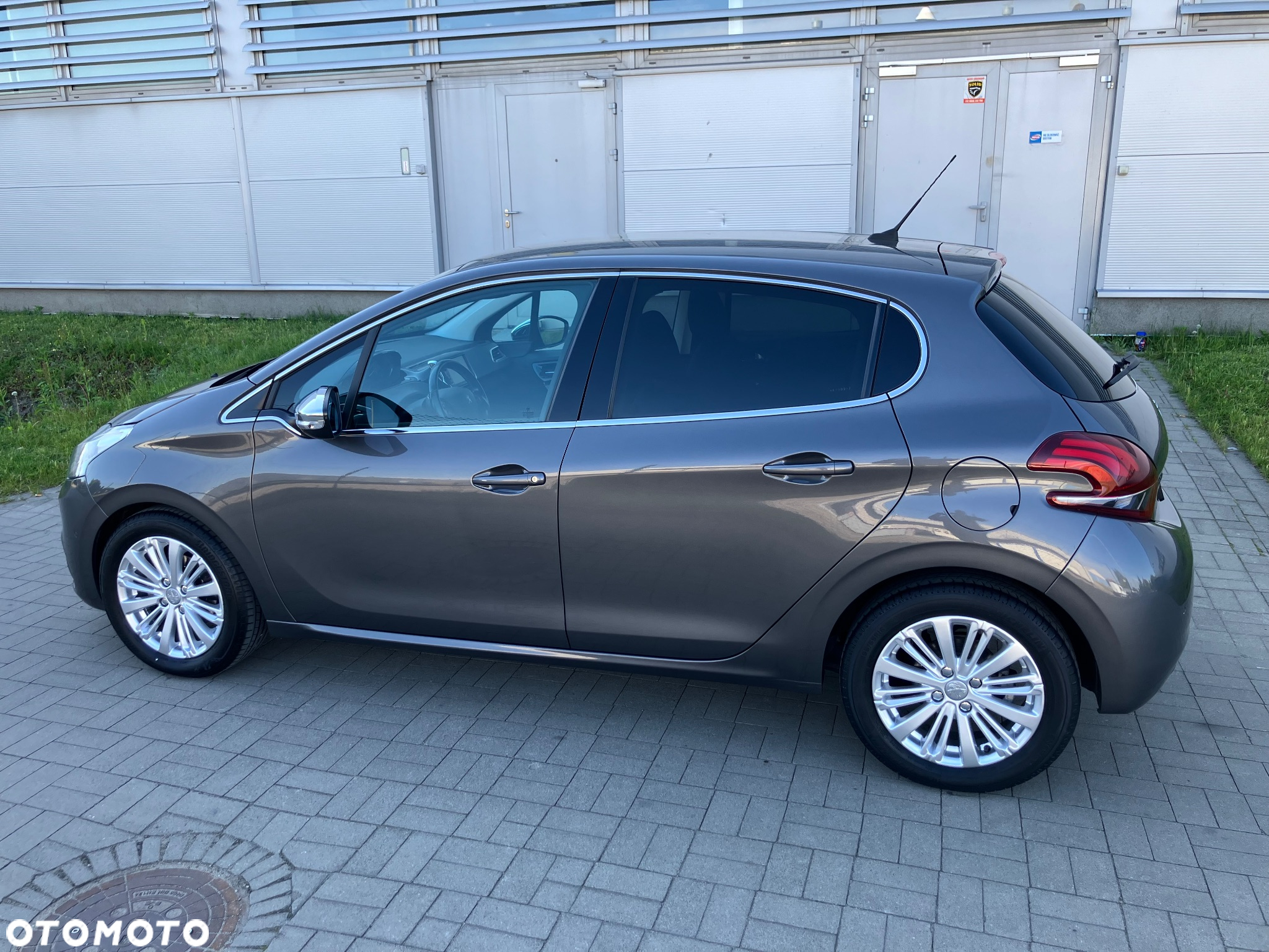 Peugeot 208 1.2 PureTech Allure S&S EAT6 - 5