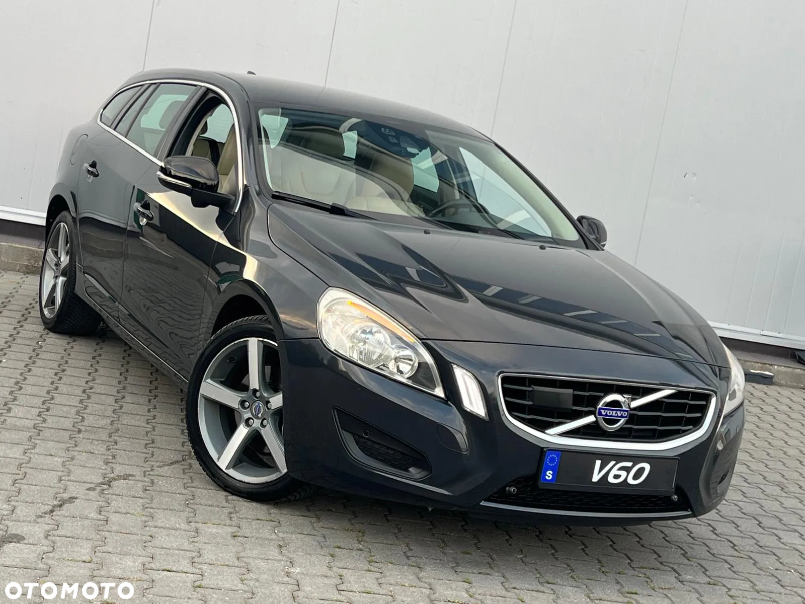 Volvo V60 D5 Summum - 2