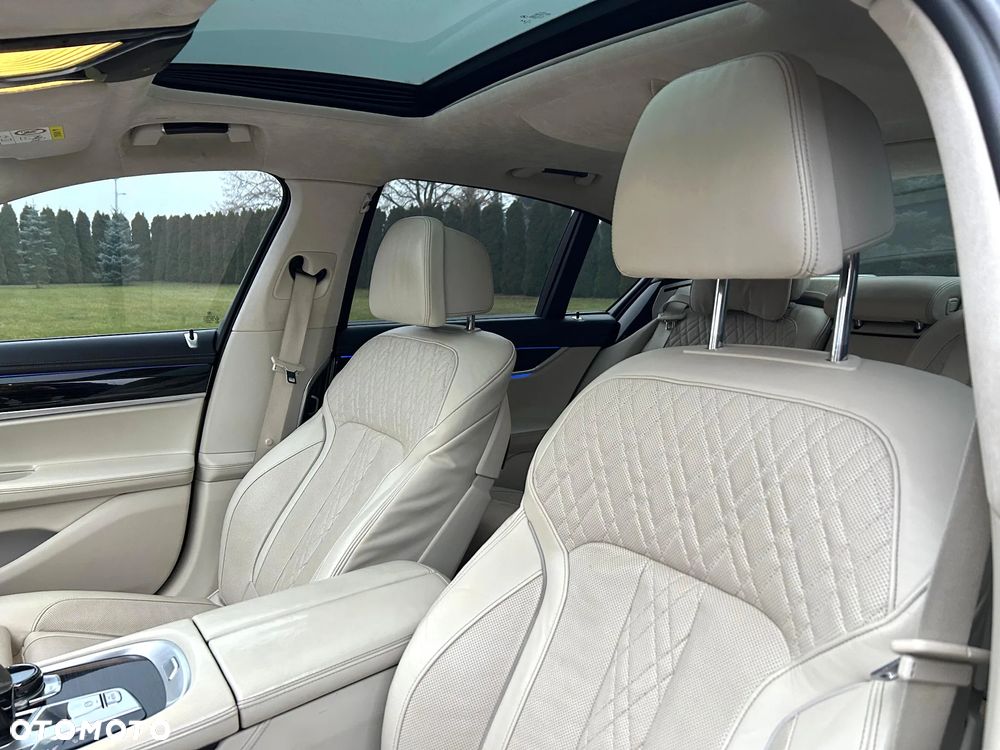 BMW Seria 7 750i - 13