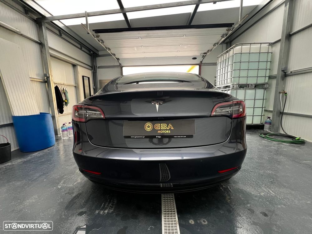 Tesla Model 3 - 4
