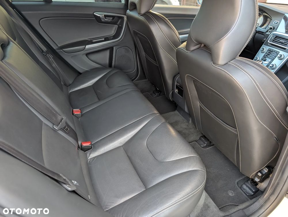 Volvo V60 D3 Geartronic Summum - 24