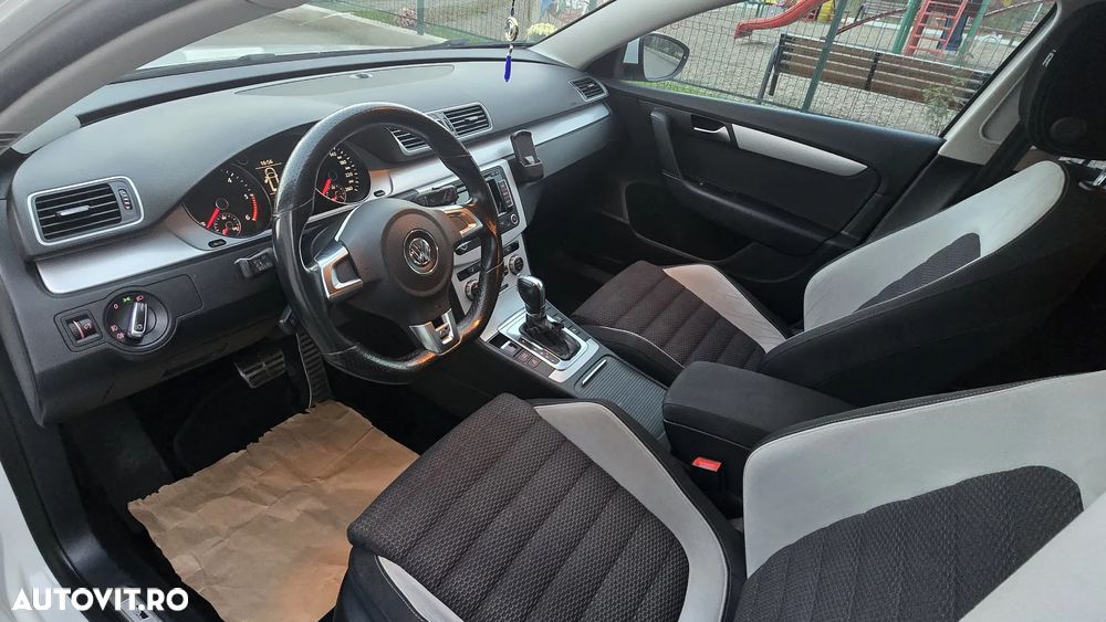 Volkswagen Passat Variant 2.0 TDI Blue TDI DSG Comfortline - 11