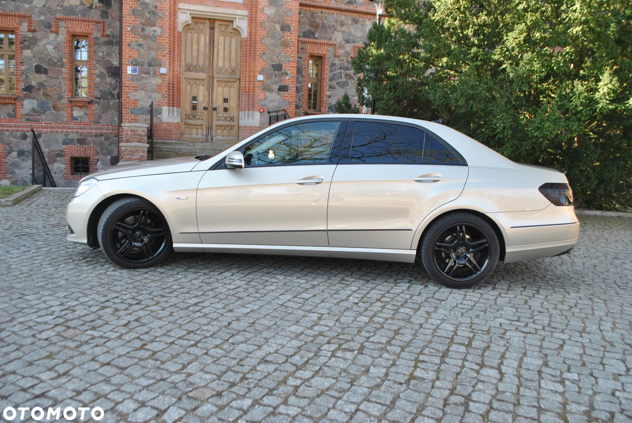 Mercedes-Benz Klasa E 350 T CDI DPF 4Matic BlueEFFICIENCY 7G-TRONIC - 8