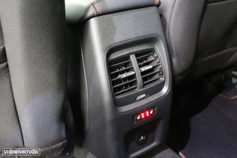 Ford Kuga 1.5 EcoBoost ST-LINE - 17