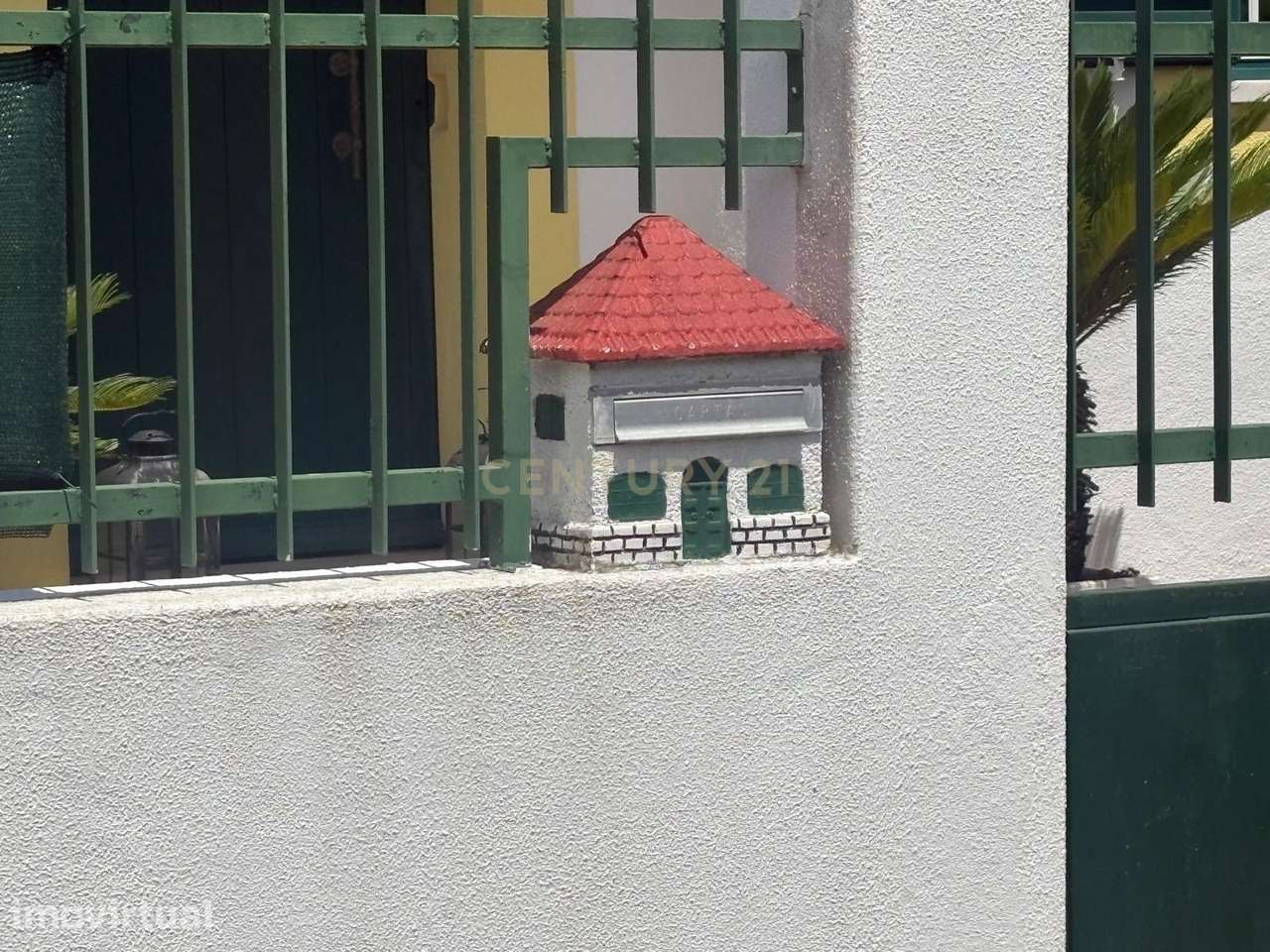 Moradia Geminada em Almada com Estacionamento e Luz Natural - Grande imagem: 4/15